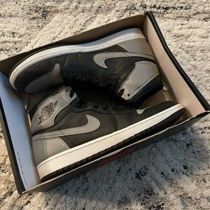 Jordan 1 Retro Shadow (2013) Mens size 9 or Women’s size 10.5- slight creasing